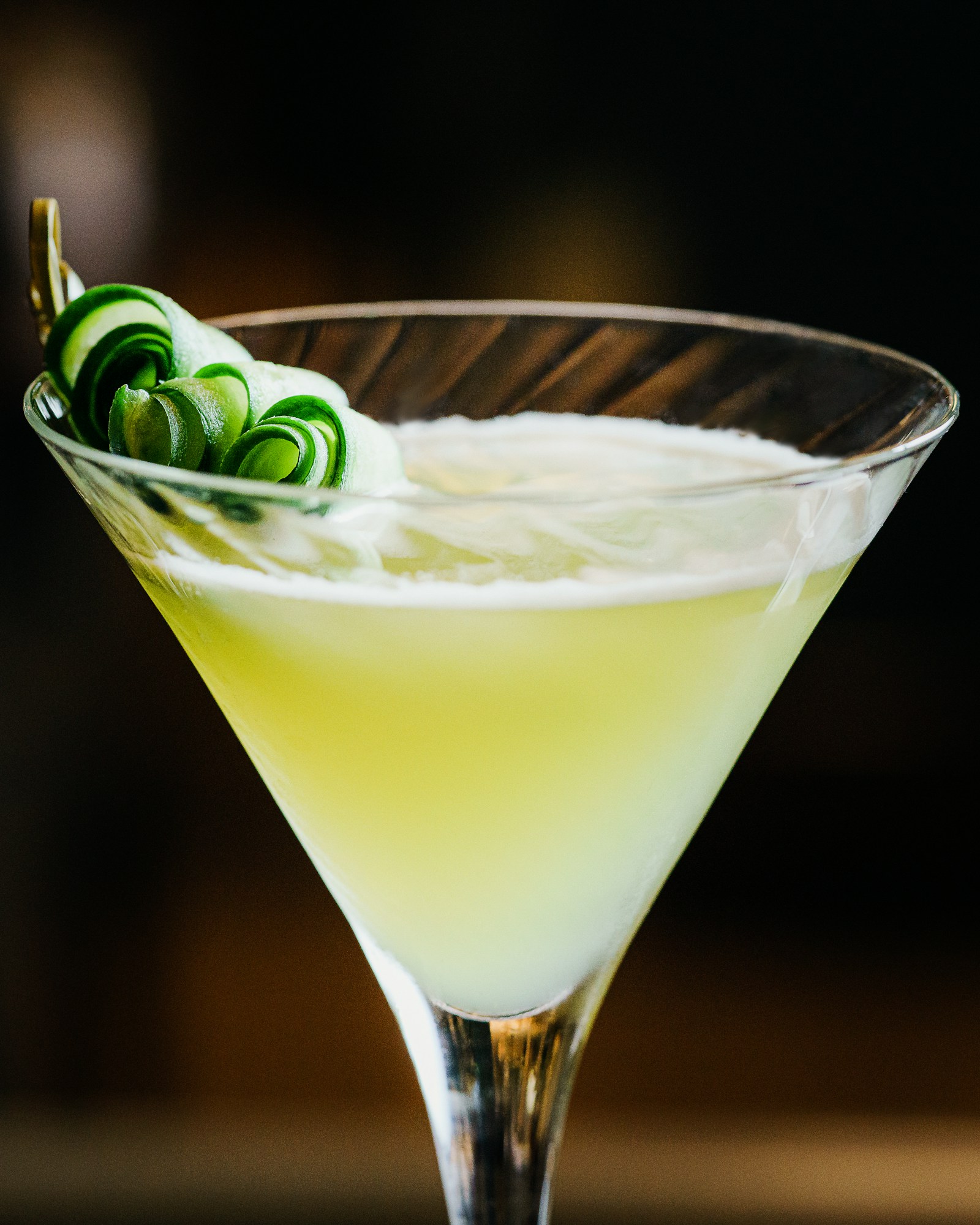 Cocktail mit feiner Garnitur – redaktionelles Themenbild zum Genuss