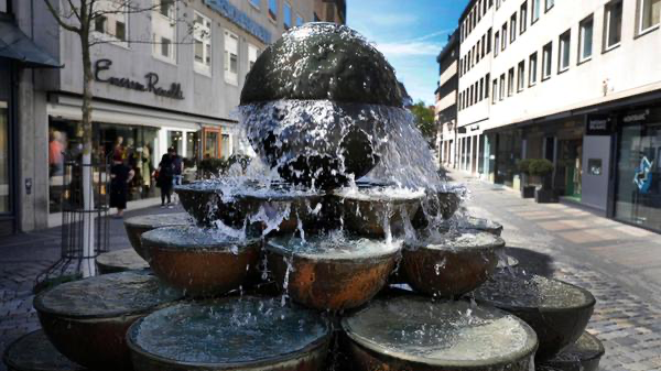 Originalaufnahme des Brunnens in der Nürnberger Kaiserstraße
